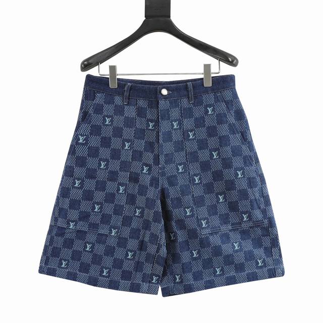Louis Vuitton 路易威登 联名美洲杯牛仔短裤 原版14,600购入开发，整体采用Monogram Multi Flags 图案，为正面融入 Dami