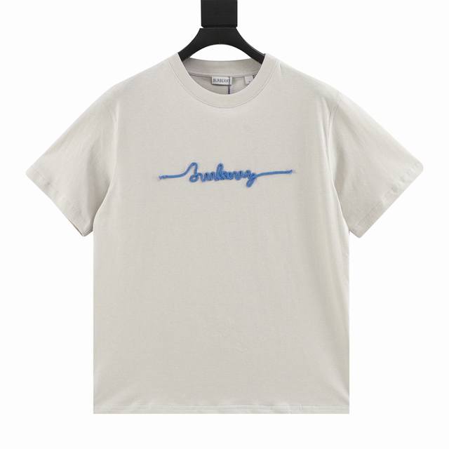 Burberry 巴宝莉 编织麻绳字母Logo圆领短袖 原版定制320克全棉100%双纱纯棉螺纹同缸染面料袖口下摆是三本针工艺 肩部双针五线更立体 领口包边包条