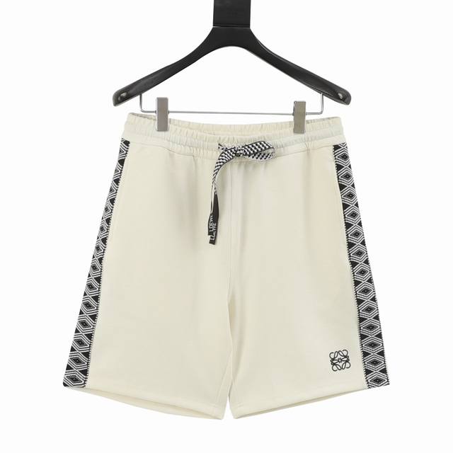 Loewe 罗意威 25Ss 民族风侧边拼色织带提花短裤 采用进口定织300G太空棉面料，采用双拼色搭配款式新颖别致， 整体的设计符合Loewe家的美学设计，运