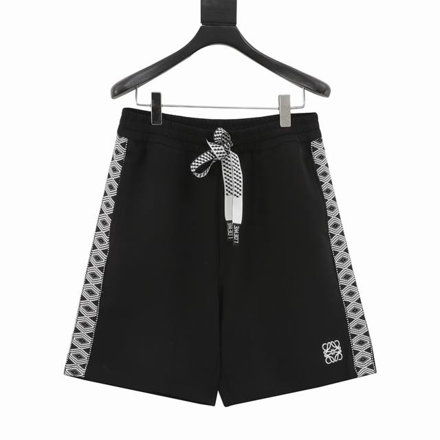 Loewe 罗意威 25Ss 民族风侧边拼色织带提花短裤 采用进口定织300G太空棉面料，采用双拼色搭配款式新颖别致， 整体的设计符合Loewe家的美学设计，运