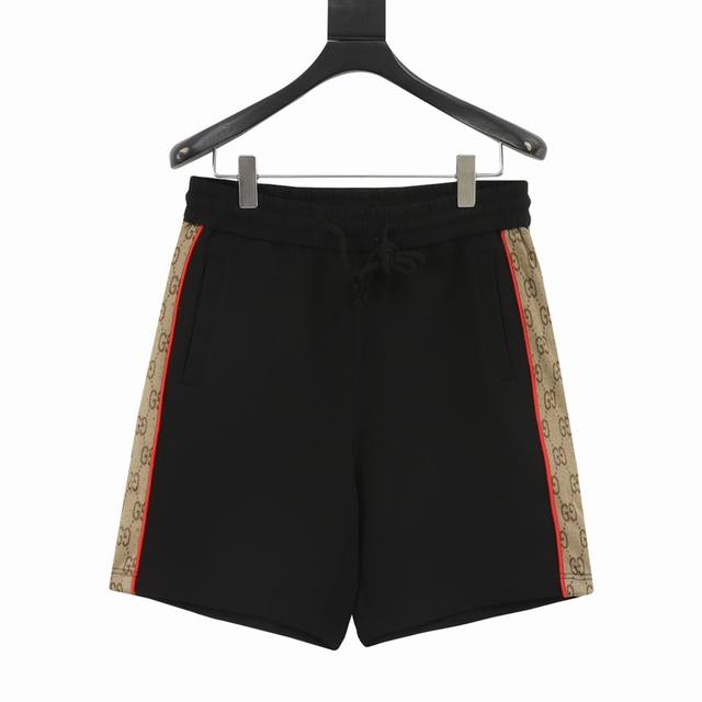 Gucci 古驰 25Ss 侧边双G织带拼接短裤 2025Ss新款平纹针织棉布短裤，黑色毛圈定制针织面料， 采用威化布织法，超高端针织工艺，版型紧致立体，定制裤