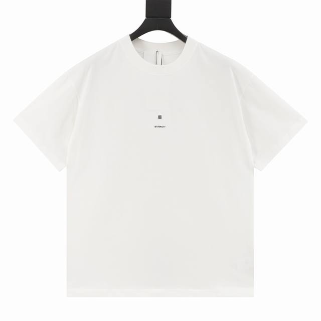 Givenchy 纪梵希 25Ss 胸前小Golo宫格刺绣短袖T恤 面料采用高克重260G重精梳棉，定制1:1螺纹，面料舒适亲肤无异感， 制定染面料，纺织密度高