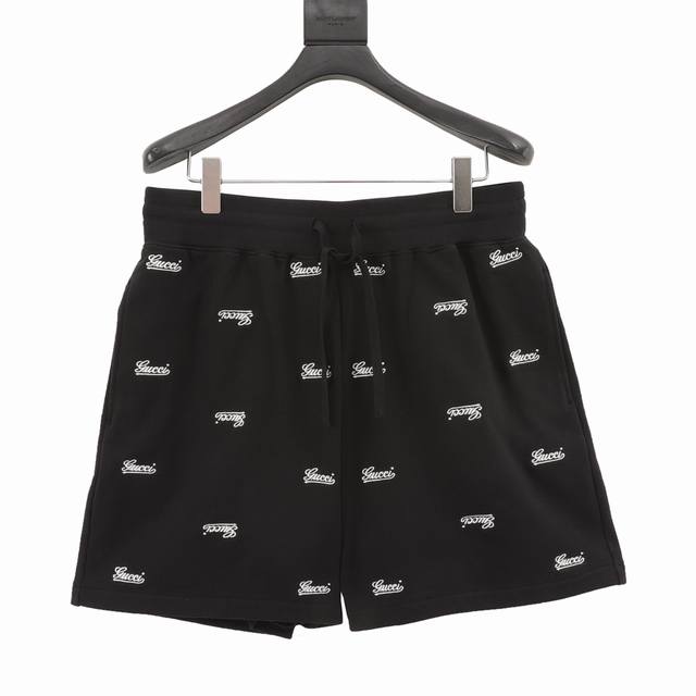 Gucci 古驰 满幅刺绣字母印花Logo短裤 G家 24Ss早秋新款系列以现代视角焕新诠释品牌经典设计元素和精致图案。这款休闲短裤以质地柔软的毛毡针织棉匠心打
