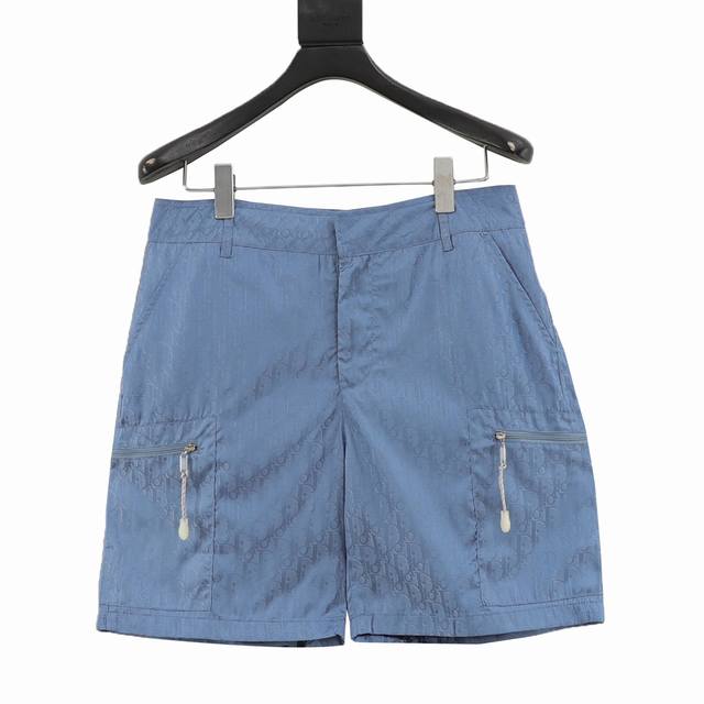 Dior 迪奥 暗纹老花满印拉链短裤 面料采用定制梭织面料，对照原版做丝滑超柔处理，布面肌理股线清晰明显，垂感一级棒，做工精致都到达外贸出口标准，一公分4.5针
