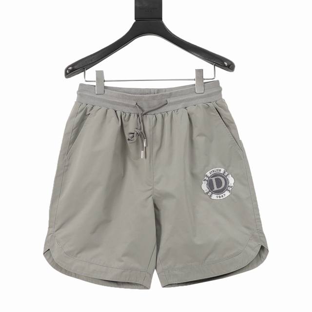 Dior 迪奥 刺绣字母梭织短裤 面料采用3定制梭织面料，对照原版做丝滑超柔处理，布面肌理股线清晰明显，垂感一级棒，做工精致都到达外贸出口标准，一公分4.5针，