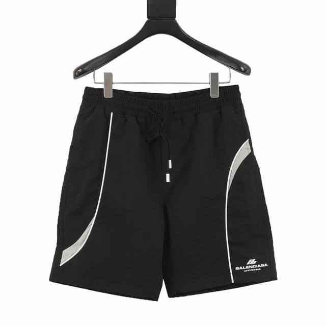 Balenciaga 巴黎世家 拼接字母刺绣短裤 面料采用定制梭织面料，订染颜色后整蚀毛处理，对照原版做丝滑超柔处理，布面肌理股线清晰明显，垂感一级棒，做工精致