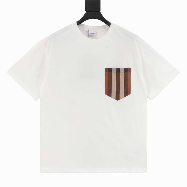 Burberry 巴宝莉 格纹口袋圆领短袖 今年夏天最新款经典耐看，时尚精简的一款标语T 无多余花里胡哨，随意搭配感受英式风格的独特魅力！客供平纹针织棉布制作，