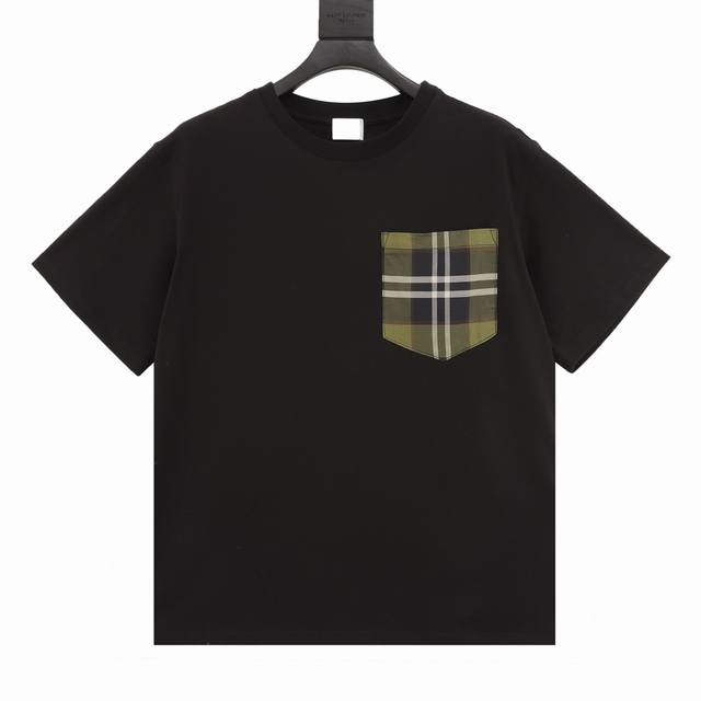 Burberry 巴宝莉 格纹口袋圆领短袖 今年夏天最新款经典耐看，时尚精简的一款标语T 无多余花里胡哨，随意搭配感受英式风格的独特魅力！客供平纹针织棉布制作，