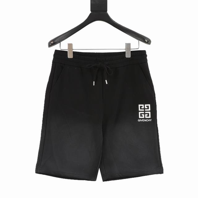 Givenchy 纪梵希 25Ss 喷墨渐变做旧胶熔宫格字母Logo短裤 精心定制 400 克毛圈面料，质地厚实，不仅手感舒适， 且具有出色的保暖性与吸汗透气性