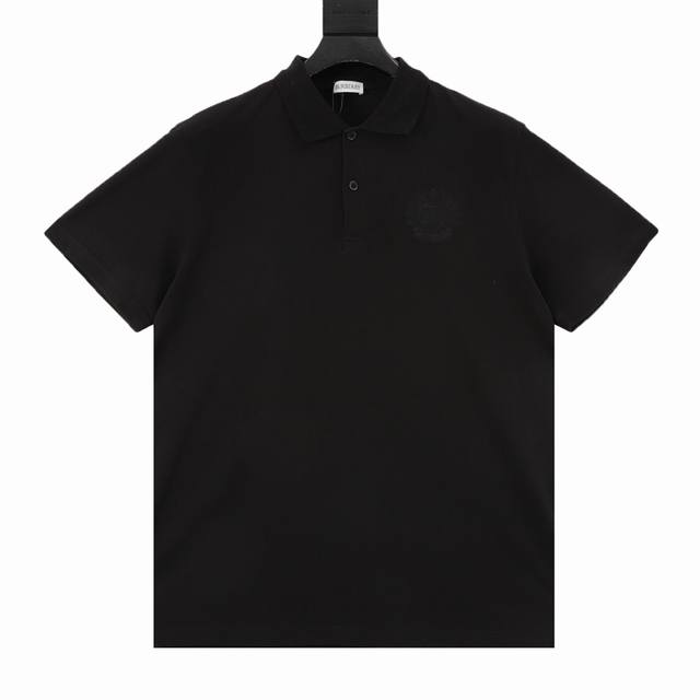 Burberry 巴宝莉 刺绣徽标翻领Polo短袖 选用棉质珠地网眼布打造，定制材质260G长绒棉，衣领为双系统提花定织扁机制成，有弹性，不变形，衣服全部原生布