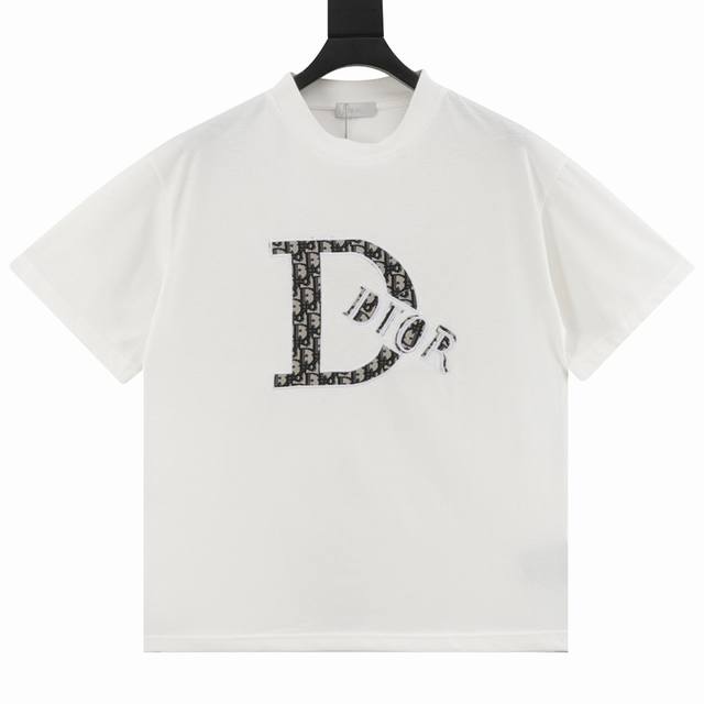Dior 迪奥 色织立体压花短袖 纯棉双纱面料，采用高密度线刺绣，宽松版型、全套辅料配备 面料柔软实厚三标齐全，精简而不枯燥,百搭大气,诠释休闲时尚主题的特色.