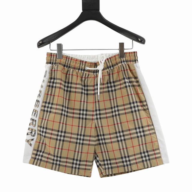 Burberry 巴宝莉 侧边字母格纹沙滩短裤 面料原版定制，功能性斜纹面料，成衣百分百定位对条对格，非常耗时废料，密度手感和原版达到一致，松紧腰搭配，轻松调节