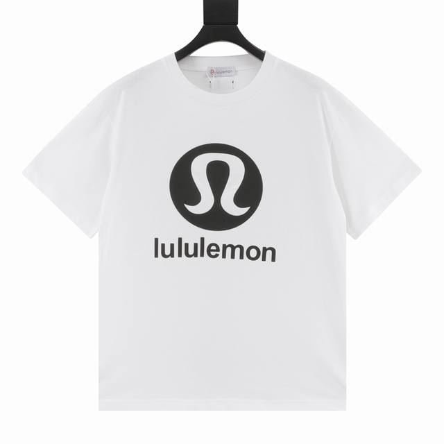 Lululemon 璐璐乐蒙 限定字母徽标短袖T恤 面料采用260克重精梳棉，定制32支1*1螺纹，成衣两遍水洗处理，面料舒适亲肤无异感，定制定染面料， 纺织密