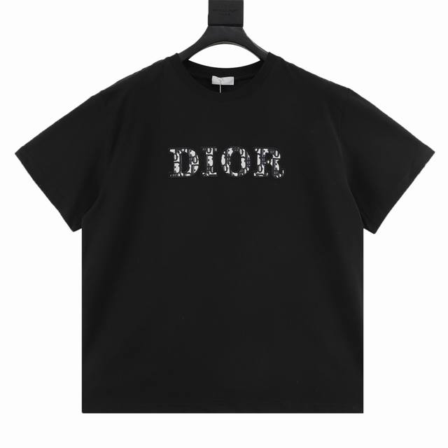 Dior 迪奥 老花字母刺绣短袖T恤 简约而不失精炼风范的Os短T.Oblique拼接设计缔造现代潮流造型 针织棉质面料,运用先进的针织微密型器械制作保证了产品