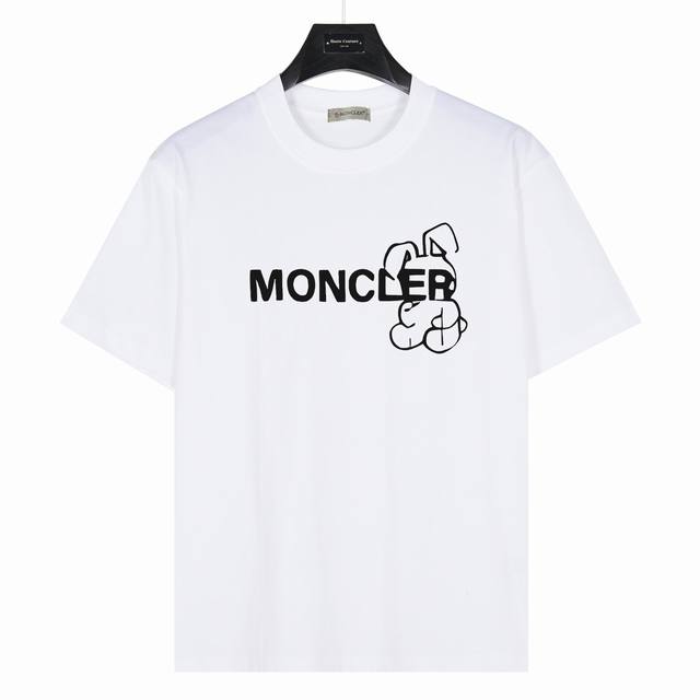 Moncler 蒙口 ] 卡通字体兔子图案 款号:Mk10 白色 240克重磅小落肩100%棉T恤。Os版型，宽松有型好搭配。采用精梳紧密赛络工艺，面料更耐磨。