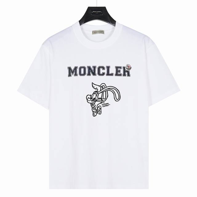 Moncler 蒙口 ] 彼得兔素描印花 款号:Mk04 白色 240克重磅小落肩100%棉T恤。Os版型，宽松有型好搭配。采用精梳紧密赛络工艺，面料更耐磨。袖