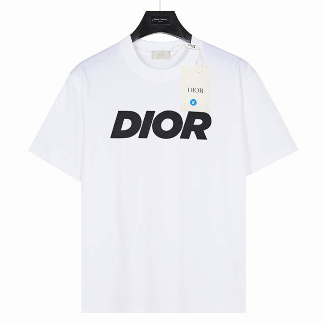 Dior 迪奥 经典字母Logo印花 款号:Dr01 白色 240克重磅小落肩100%棉T恤。Os版型，宽松有型好搭配。采用精梳紧密赛络工艺，面料更耐磨。袖口以