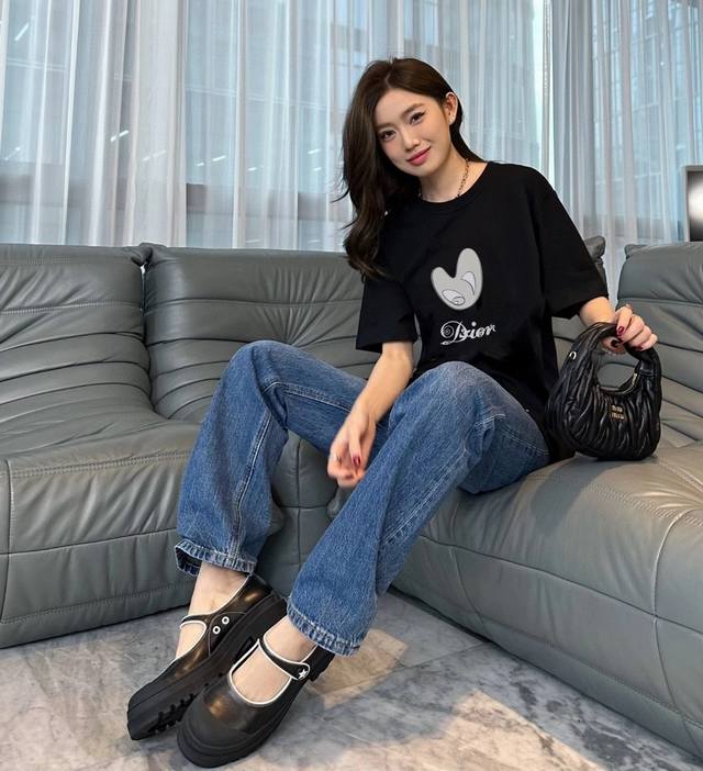 Dior 字母印花短袖T恤 上身图
