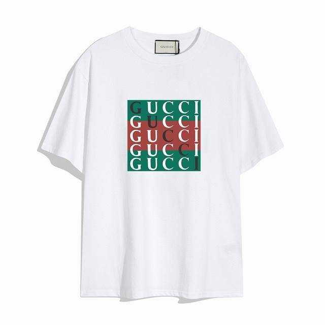 Gucci古驰新款短袖T恤,简单的设计看起来特别大方！版型剪裁特别有讲究！上身很洋气显瘦内搭外穿都看高密针织圆领设计，平整简约！亲肤透爽！T恤面料的柔软性舒适性
