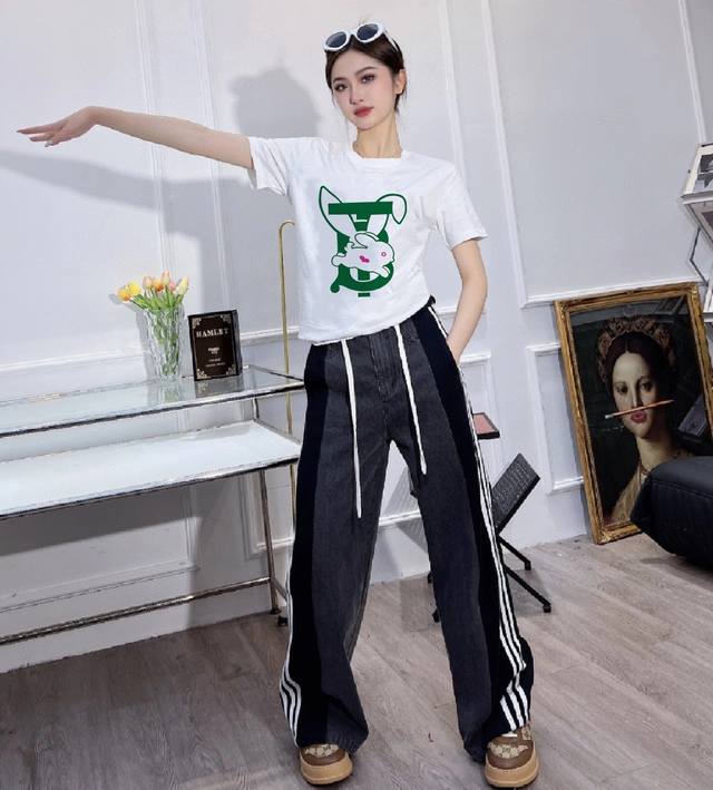 Burberry 巴宝莉兔子字母印花短袖 上身图