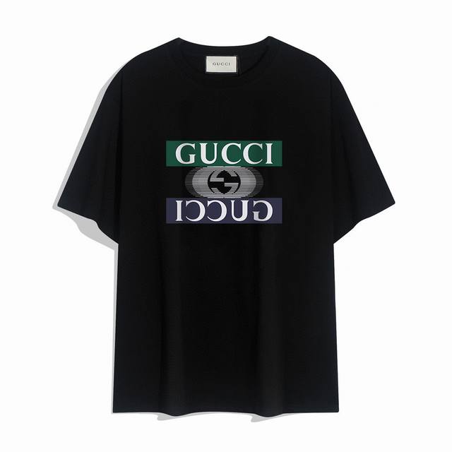 Gucci古驰新款短袖T恤,简单的设计看起来特别大方！版型剪裁特别有讲究！上身很洋气显瘦内搭外穿都看高密针织圆领设计，平整简约！亲肤透爽！T恤面料的柔软性舒适性