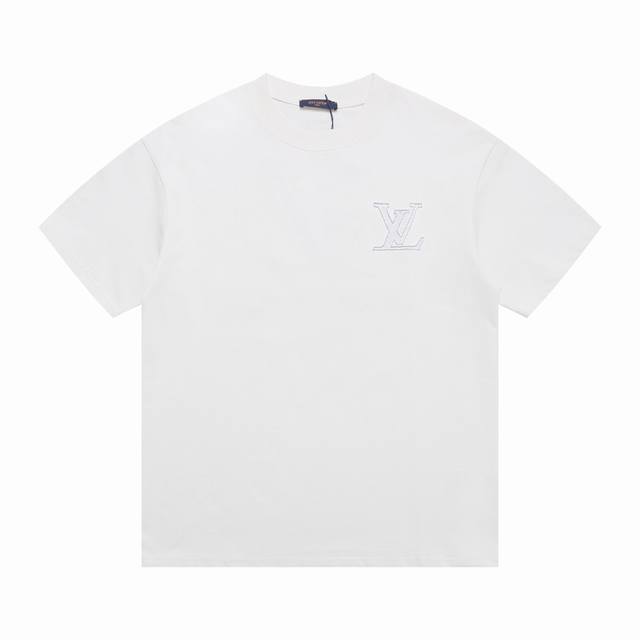 上新 Louis Vuitton路易威登刺绣Logo短袖T恤 最高版本！定制面料 克双纱！ 辅料：开模原版过鉴定领标100%真丝洗水标。正品代购级原版吊牌配套吊