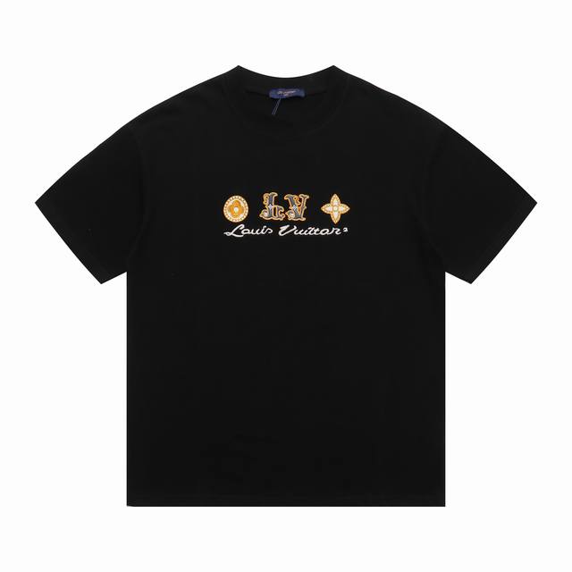 上新 高版本 Louis Vuitton路易威登美式字母斜纹布料贴布绣花短袖 最高版本！定制面料 克100%双纱棉！美式字母斜纹布料贴布绣花！ 辅料：开模原版过
