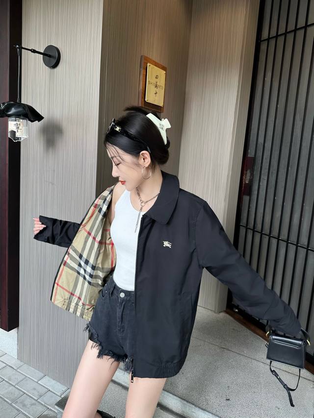 新款上新 Burberry 巴宝莉 Ss新款战马刺绣翻领夹克外套 胸口小标刺绣战马 内里翻领格纹拼接 全套定制刻字拉链 纽扣 颜色:黑色 140# 尺码:M-X