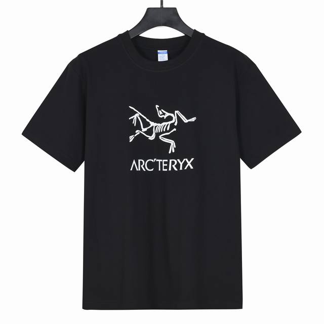 Arc' Teryx始祖鸟基础短袖T恤 男女同款 面料采用客供32支高捻精棉双纱260G超爽滑纯棉面料 百分之百纯棉 保证不含假棉！精棉！定制定染 经过高温缩水