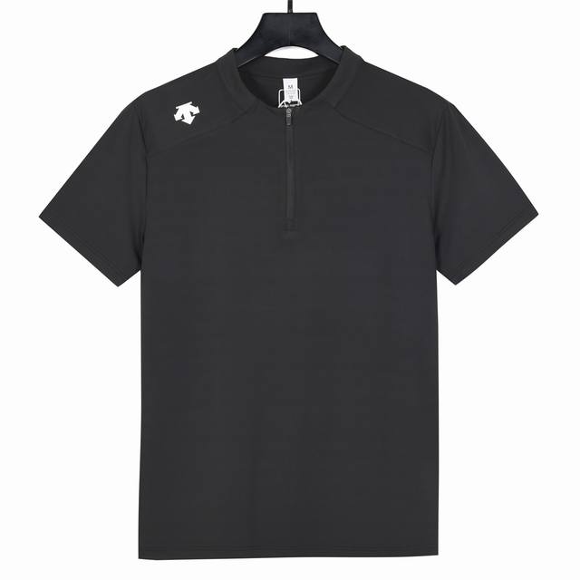 Descente 迪桑特夏季新款高弹速干科技半拉链立领户外高性能短袖Polo衫 精选高弹速干科技面料，兼具柔软与挺括感，亲肤舒适，吸湿排汗性能优越，即使在炎热天