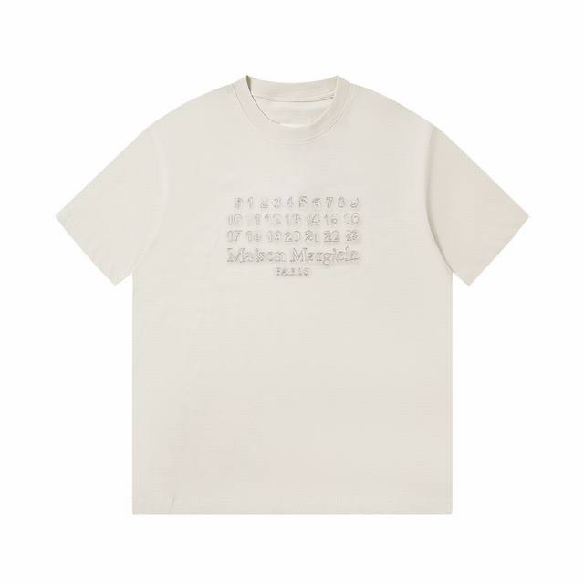 高版本Maisonmargiela 马吉拉 重影刺绣数字短袖，男女同款。 满满的高级感 刺绣有加内衬穿感更舒适，性价比超高 手感超级柔软、细腻、柔软和不起球且不