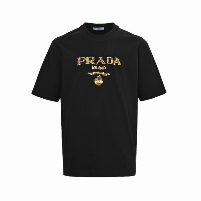 Prada 普拉达 25Ss 拼色刺绣字母短袖 32支双纱面料克重280克纯棉营造，纺织密度高，垂感佳，不易变形，厚织感加上紧密纺纱工艺，不会影响Tee的透气性