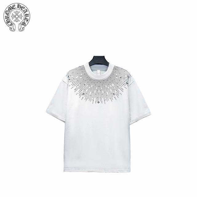 Chromehearts 克罗心 25Ss流星烫钻金属Logo短袖 面料采用进口机器织造而成，布面纹路的独特性创造出完美的成衣效果 面料采用净布260克重 搭配