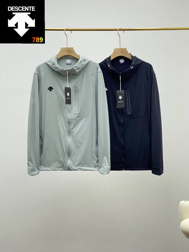 迪桑特*Descente*夏季新品情侣款户外休闲连帽冰丝速干防晒皮肤衣！！ 日常刚需必备款式.舒适透气多功能！ 面料防晒速干 ，透气性贼啦啦的好冰感极强，专业轻