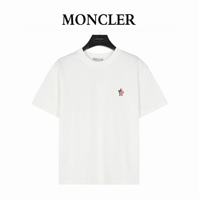 Moncler 蒙口 25Ss 小标刺绣及后背立体Logo压胶短袖T恤 面料采用高克重280G重精梳棉，定制1:1螺纹，面料舒适亲肤无异感， 制定染面料，纺织密