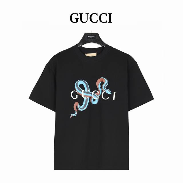 Gucci 古驰 25Ss 蛇年限定 蛇型图案印花短袖T恤 中国新年甄选印花棉质T恤 蛇型图案以印花或刺绣细节匠心呈现，与品牌标识相映成趣， 为2025早春系列