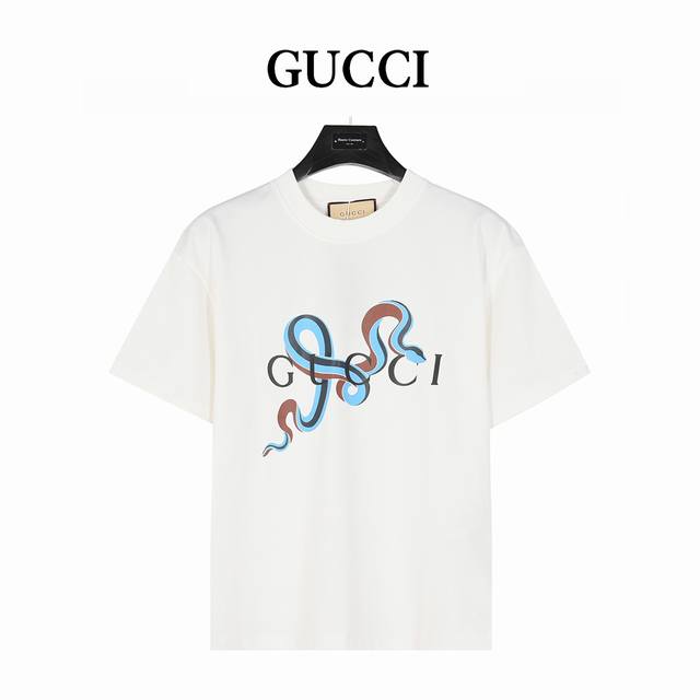 Gucci 古驰 25Ss 蛇年限定 蛇型图案印花短袖T恤 中国新年甄选印花棉质T恤 蛇型图案以印花或刺绣细节匠心呈现，与品牌标识相映成趣， 为2025早春系列