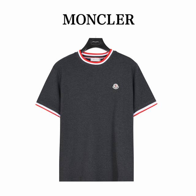 Moncler 蒙口 日本限定小标华夫格短袖 全新美学灵感趣味设计,渠道性质精品。让整体造型设计更加优雅时尚，今夏最火系列，无数明星潮人追捧。裁剪工艺细节处理工