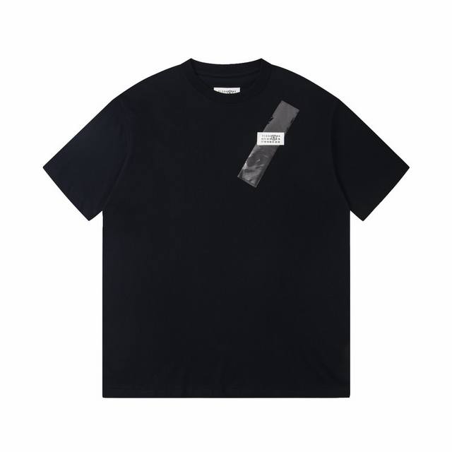 高版本Maisonmargiela 马吉拉 胶带数字标签印花短袖，区别市场普通版本。定制活性棉 爽滑细腻 舒适贴肤 胸前饰以醒目的马吉拉胶带数字标签做点缀 胶带