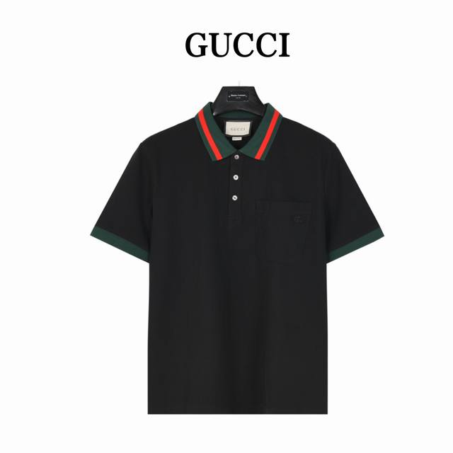 Gucci 古驰 G家彩条领短袖Polo衫 原版定制面料，领子定制红绿双色螺纹，拼接工艺。前幅口袋设计，精密小Logo品牌标识刺绣，袋口打枣。后领为横机定做扁机