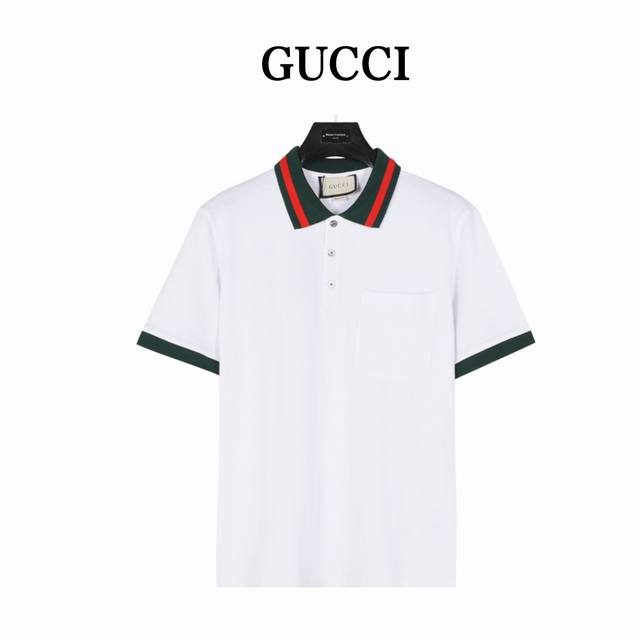 Gucci 古驰 G家彩条领短袖Polo衫 原版定制面料，领子定制红绿双色螺纹，拼接工艺。前幅口袋设计，精密小Logo品牌标识刺绣，袋口打枣。后领为横机定做扁机