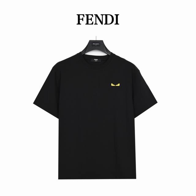 Fendi 芬迪 小怪兽眼睛刺绣短袖T恤 采用定制面料。添加杜邦公司Sorona 索罗娜 材料，亲肤性好、改善缩水，同时可以支撑面料良好的保型性.面料特性，7A