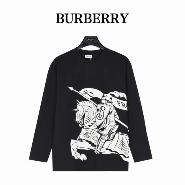 Burberry 巴宝莉 发泡战马长袖 采用定制面料。添加杜邦公司Sorona 索罗娜 材料，亲肤性好、长效抗菌、防螨，更耐洗，棉线经过反复处理，移除劣质段粗纤