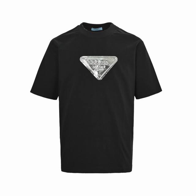Prada 普拉达 25Ss 液态银三角标Logo印花短袖 采用顶级280克定制双纱纯棉面料质感非常柔软舒服 搭配320克1X1螺纹 面料螺纹同缸定染无色差不易
