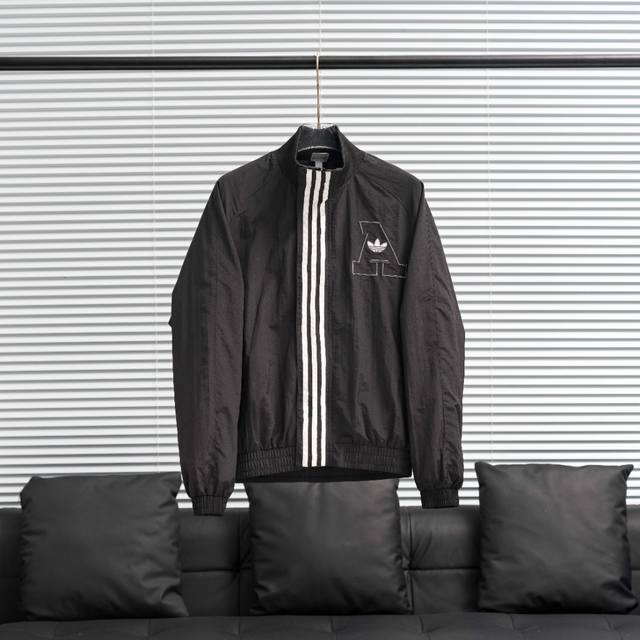 工厂P直供 Adidas 三叶草 Rifta Jacket Aac字母条纹印花运动夹克 颜色：黑色 灰色 尺码：S-2Xl