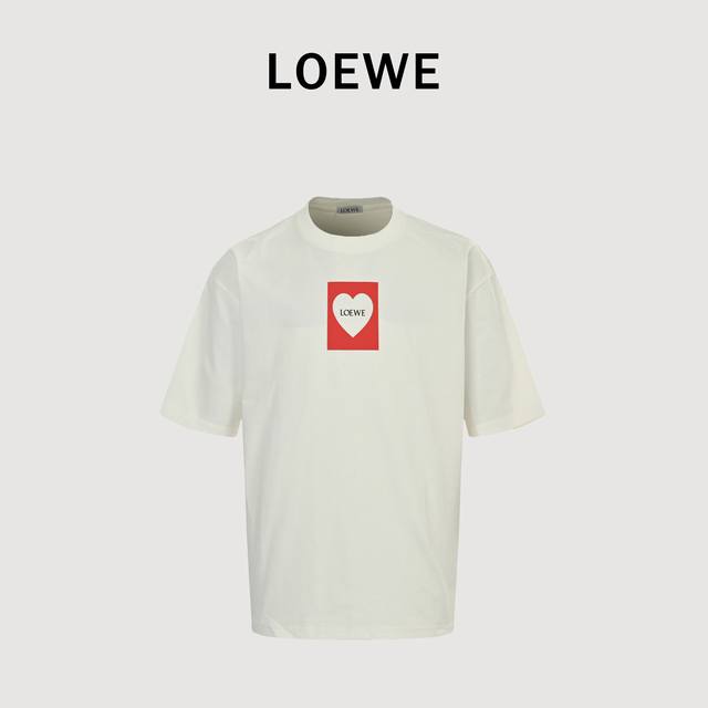 Loewe 罗意威 25Ss 爱心短袖T恤 面料采用定制240G 26支特滑双股精棉平纹高密无尘全棉布料。前幅高密度加厚，走线平整，代工品质，全套定制辅料。 尺