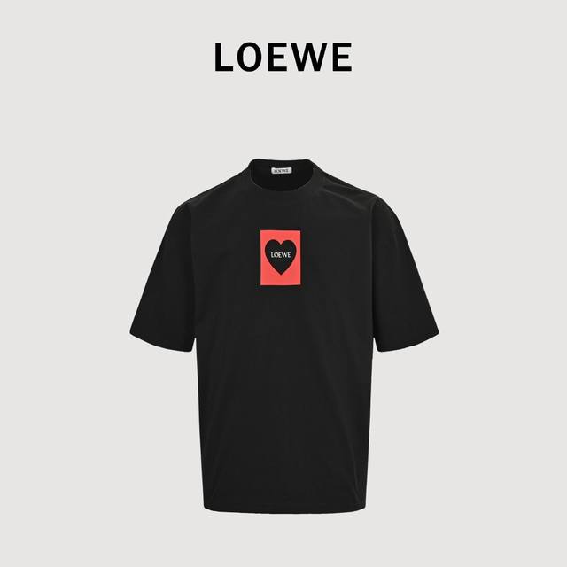 Loewe 罗意威 25Ss 爱心短袖T恤 面料采用定制240G 26支特滑双股精棉平纹高密无尘全棉布料。前幅高密度加厚，走线平整，代工品质，全套定制辅料。 尺
