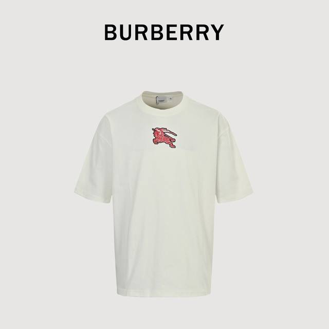 Burberry 巴宝莉 25Ss 刺绣战马短袖T恤 面料采用定制240G 26支特滑双股精棉平纹高密无尘全棉布料。前幅高密度加厚，走线平整，代工品质，全套定制
