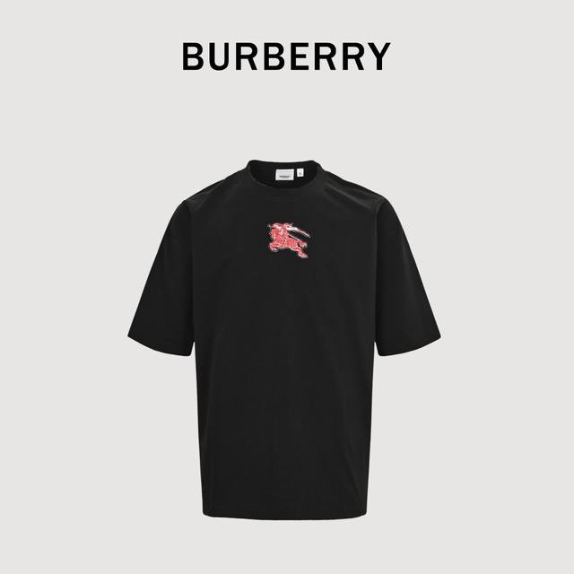 Burberry 巴宝莉 25Ss 刺绣战马短袖T恤 面料采用定制240G 26支特滑双股精棉平纹高密无尘全棉布料。前幅高密度加厚，走线平整，代工品质，全套定制