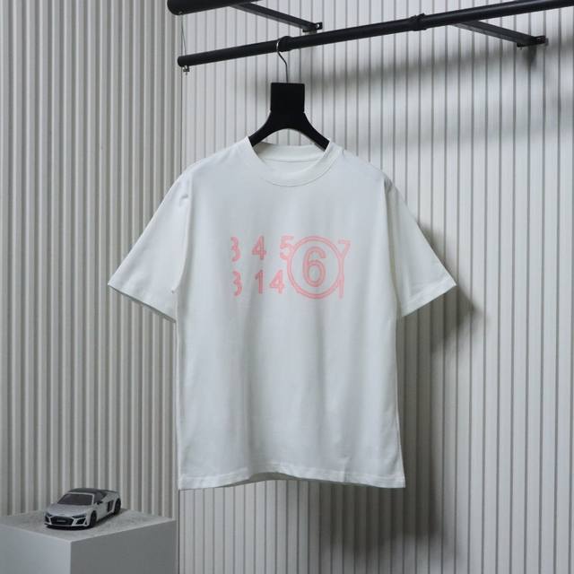 Maison Margiela马吉拉Mm6 喷墨数字印花短袖T恤面料定织定染280G32支双纱面料，宽幅领口螺纹300G1*1全棉螺纹，久穿不变形，面料从买纱纺